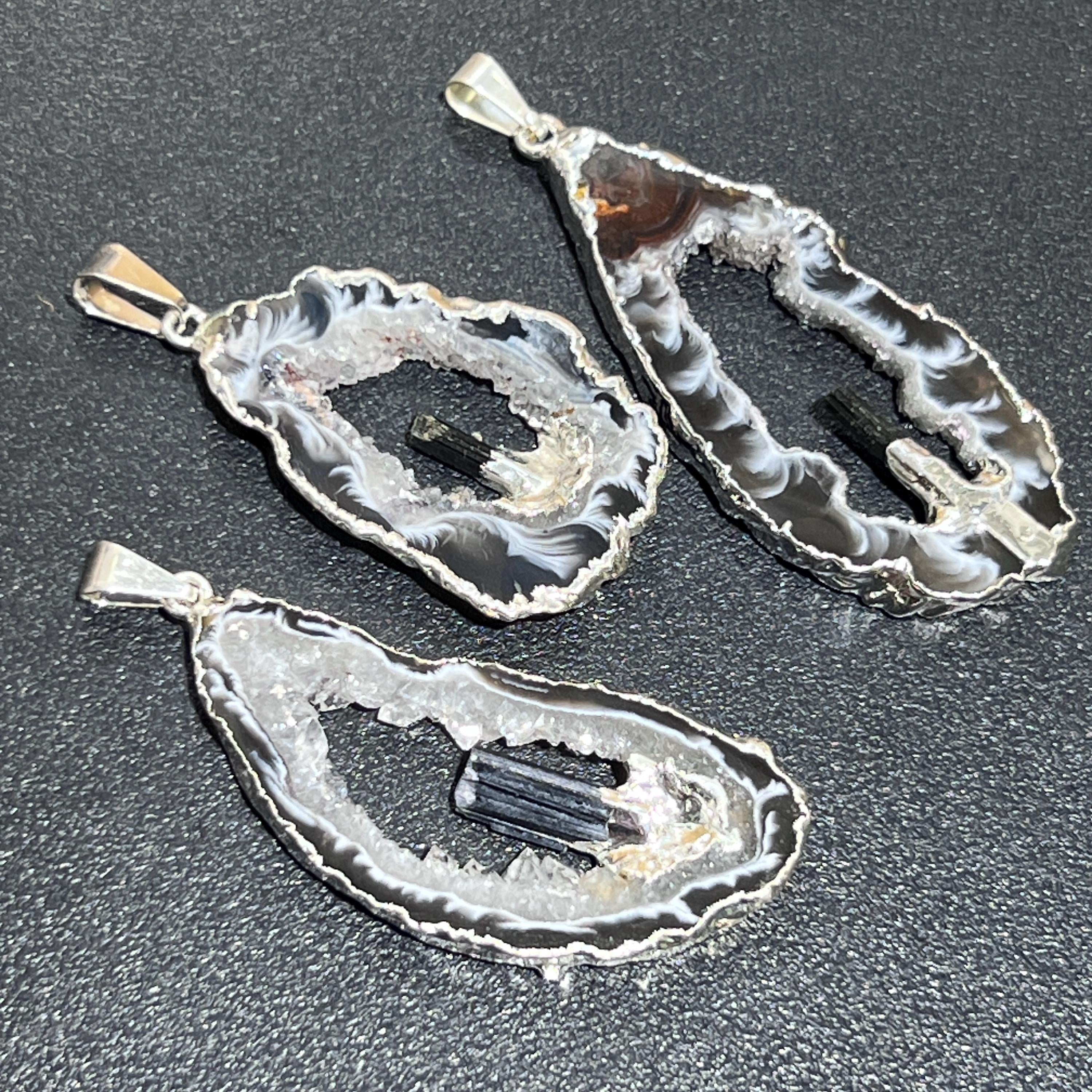 Oco Geode Druzy with Tourmaline Crystal Point Pendant (Silver Plated)
