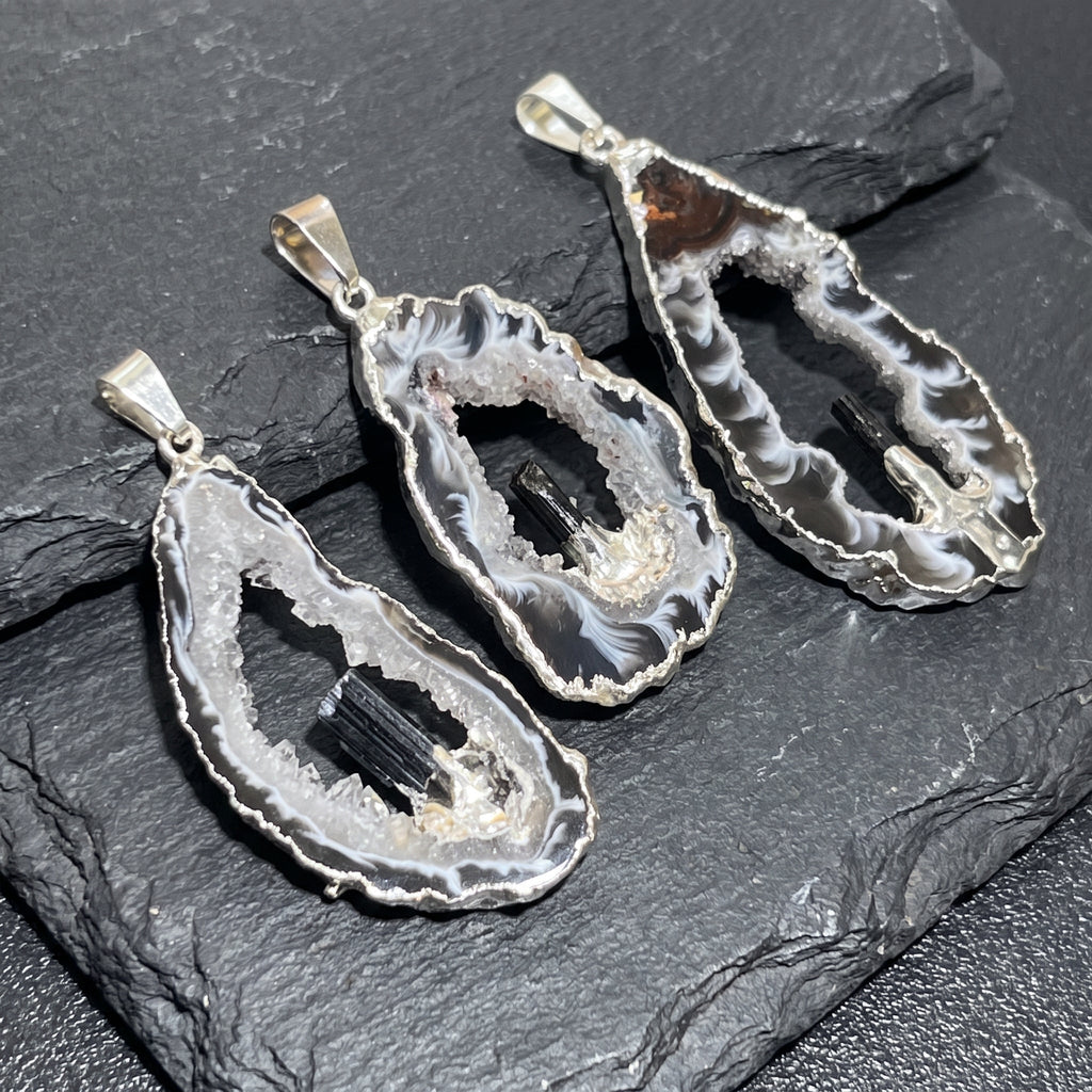 Oco Geode Druzy with Tourmaline Crystal Point Pendant (Silver Plated)